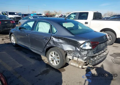 2017 Volkswagen Passat 1.8T S z USA, uszkodzony, nr VIN 1VWAT7A38HC013163